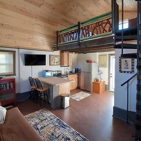 Rustic Hendersonville Farm Studio With Private Deck Eksteriør billede