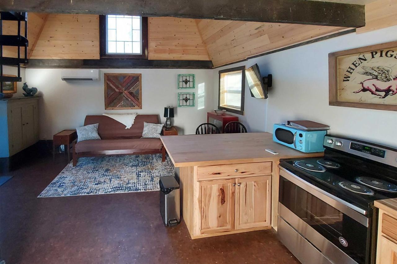 Rustic Hendersonville Farm Studio With Private Deck Eksteriør billede