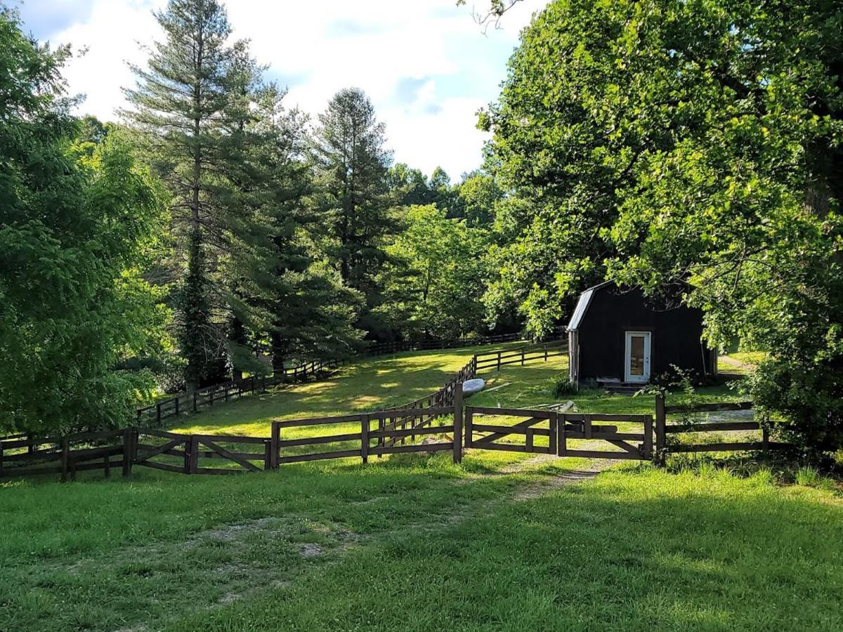 Rustic Hendersonville Farm Studio With Private Deck Eksteriør billede