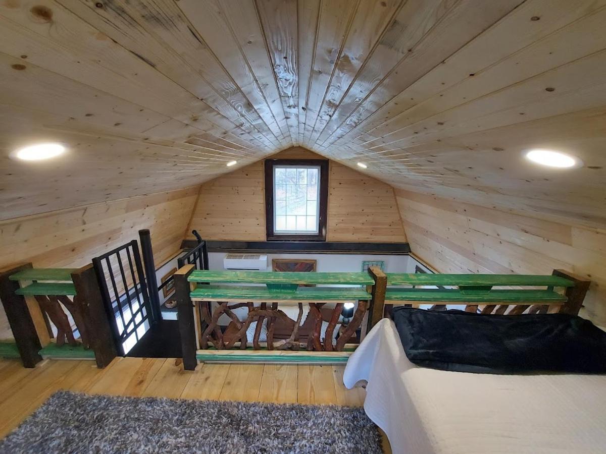 Rustic Hendersonville Farm Studio With Private Deck Eksteriør billede